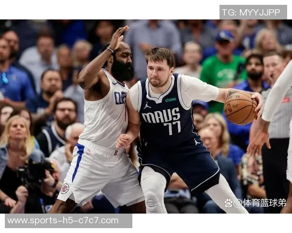 萨迪克贝上半场状态火热13投9中三分6中4狂砍26分助力球队