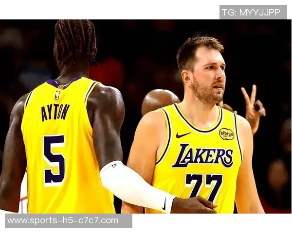 米勒质疑东契奇防守态度为何不积极协防只会摆手表示无奈